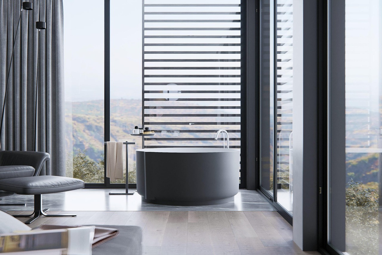 Salle de bain lumineuse avec baignoire élégante. Salle de bain lumineuse avec baignoire élégante.