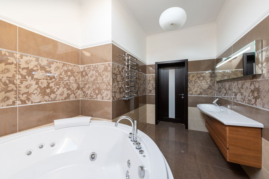 Petite salle de bain optimisée avec rangements. Petite salle de bain optimisée avec rangements.